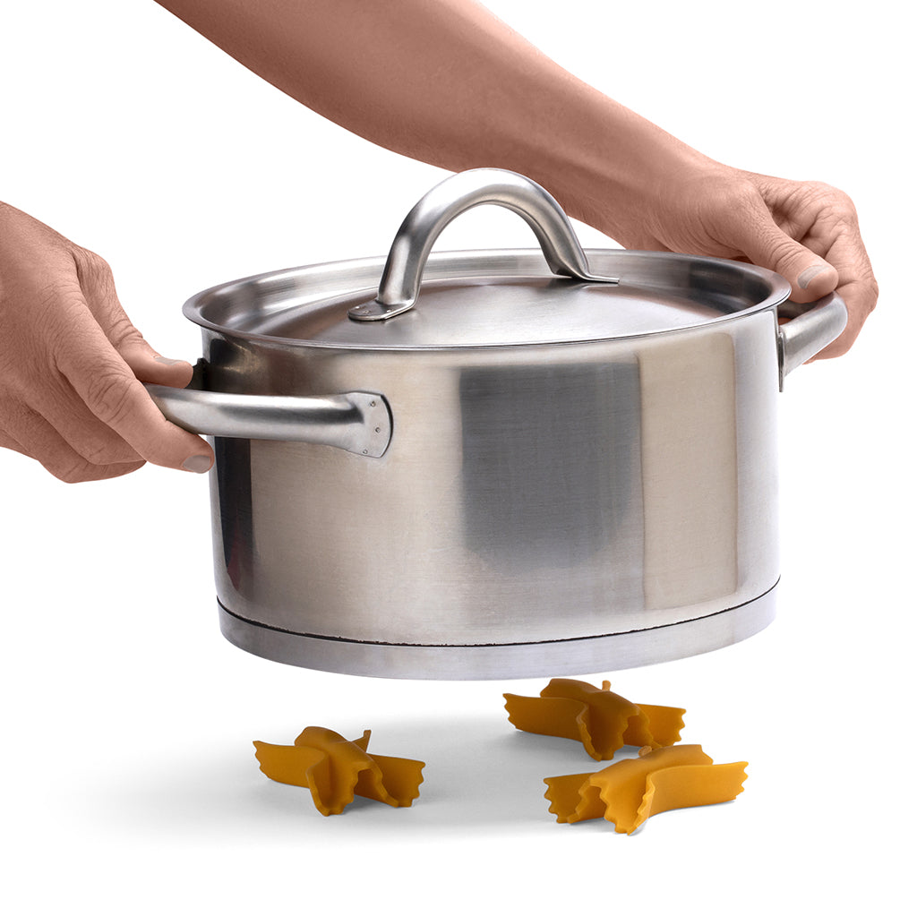 Farfalle-shaped silicone steam releaser lifting pot lid
by Monkey Business