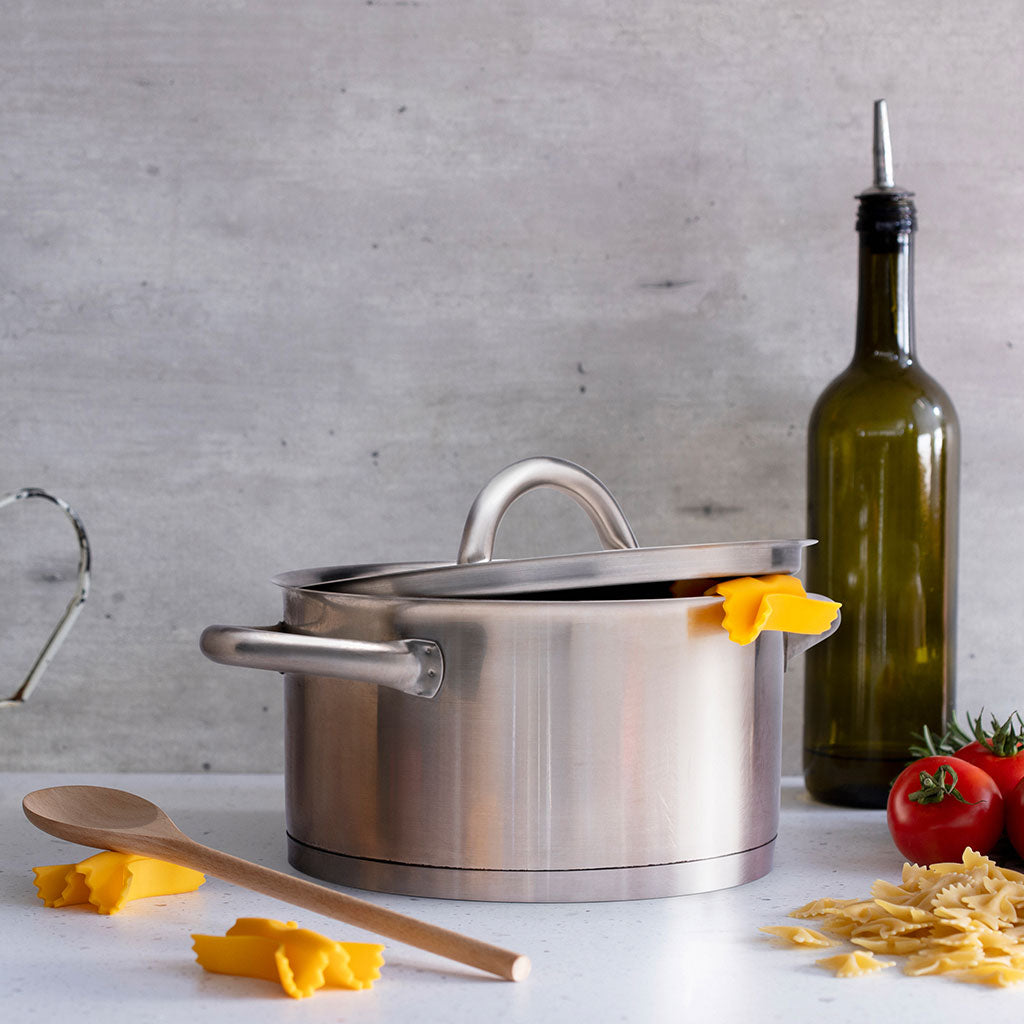 Silicone pasta trivet and steam vent gadget in action
by Monkey Business