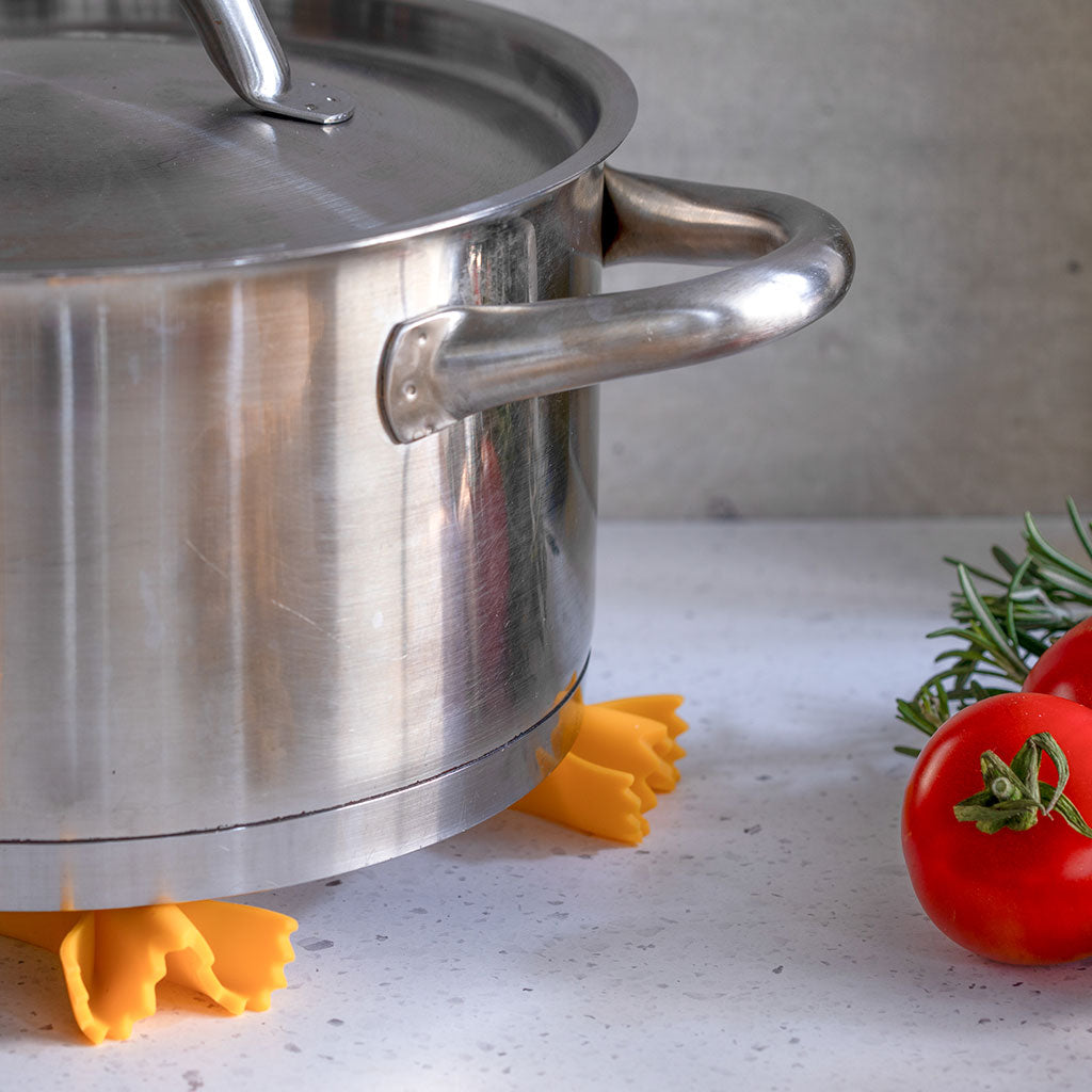 Fun pasta-shaped trivet accessory for hot pots and pans
by Monkey Business