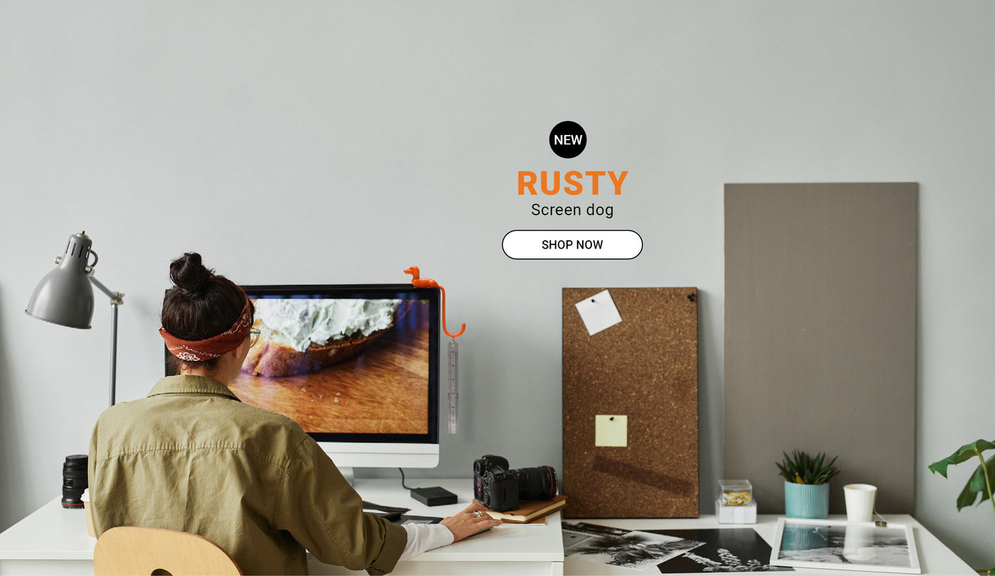 Rusty screen hook – quirky organizer for your workspace