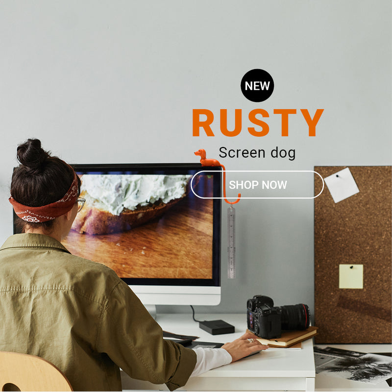 Rusty screen hook – quirky organizer for your workspace