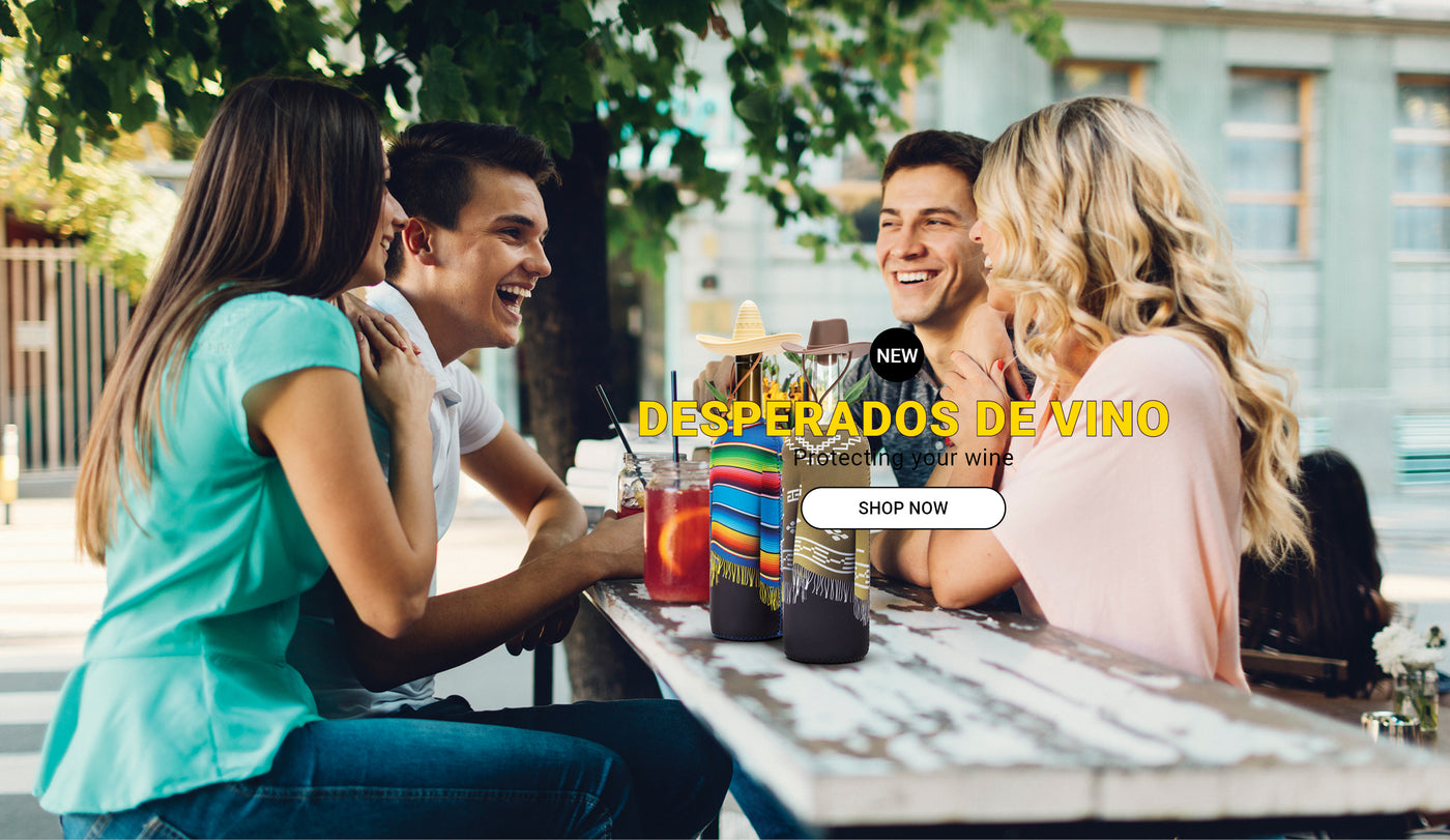 Wine Lovers Gift Box | Desperados De Vino. Gift box with 2 colorful neoprene poncho wine sleeves and 2 silicone wine stoppers shaped like a cowboy hat and sombrero, ideal for gifting wine lovers.