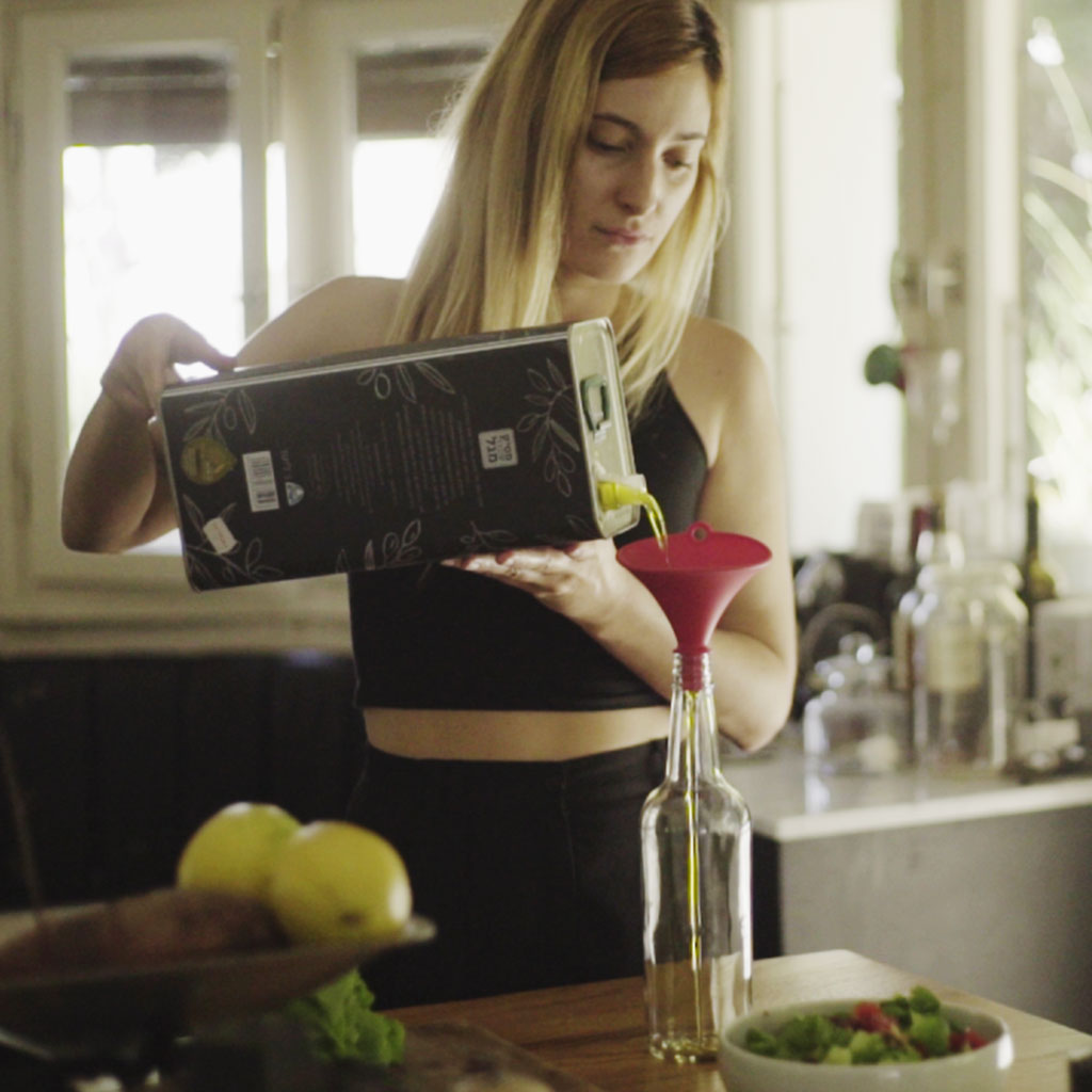 Stedi hands-free silicone funnel – clever kitchen helper