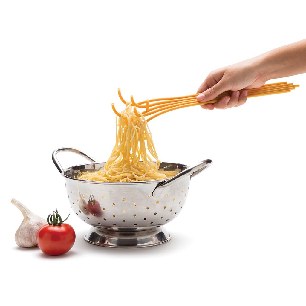 Pasta spoon designed for serving long noodles