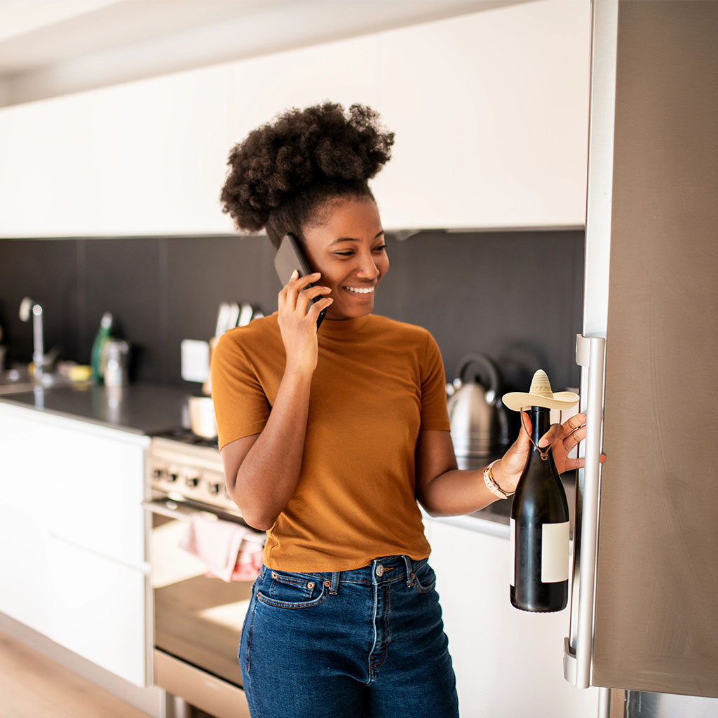 el CORKO Silicone Wine Stopper Sombrero Monkey Businessr with a Mexican touch